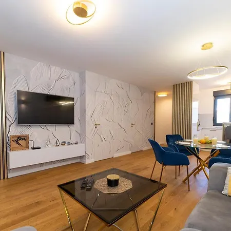 Luxury House Near The Uskok Beach Vakantiehuis *