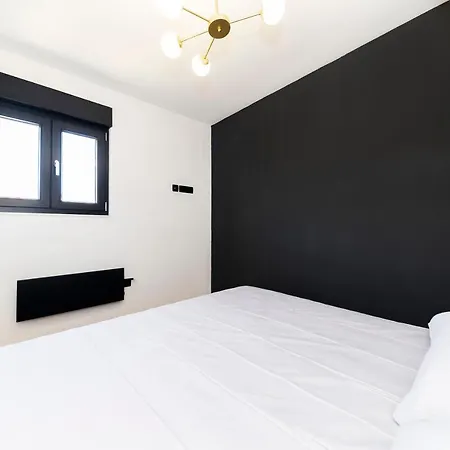 Vakantiehuis Luxury House Near The Uskok Beach *
